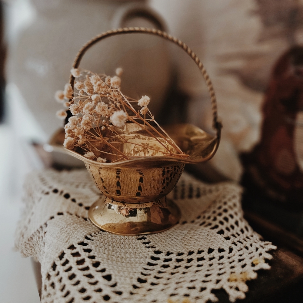 Vintage Hampton Small Brass Basket With Scalloped Edges - Picture 3 of 8